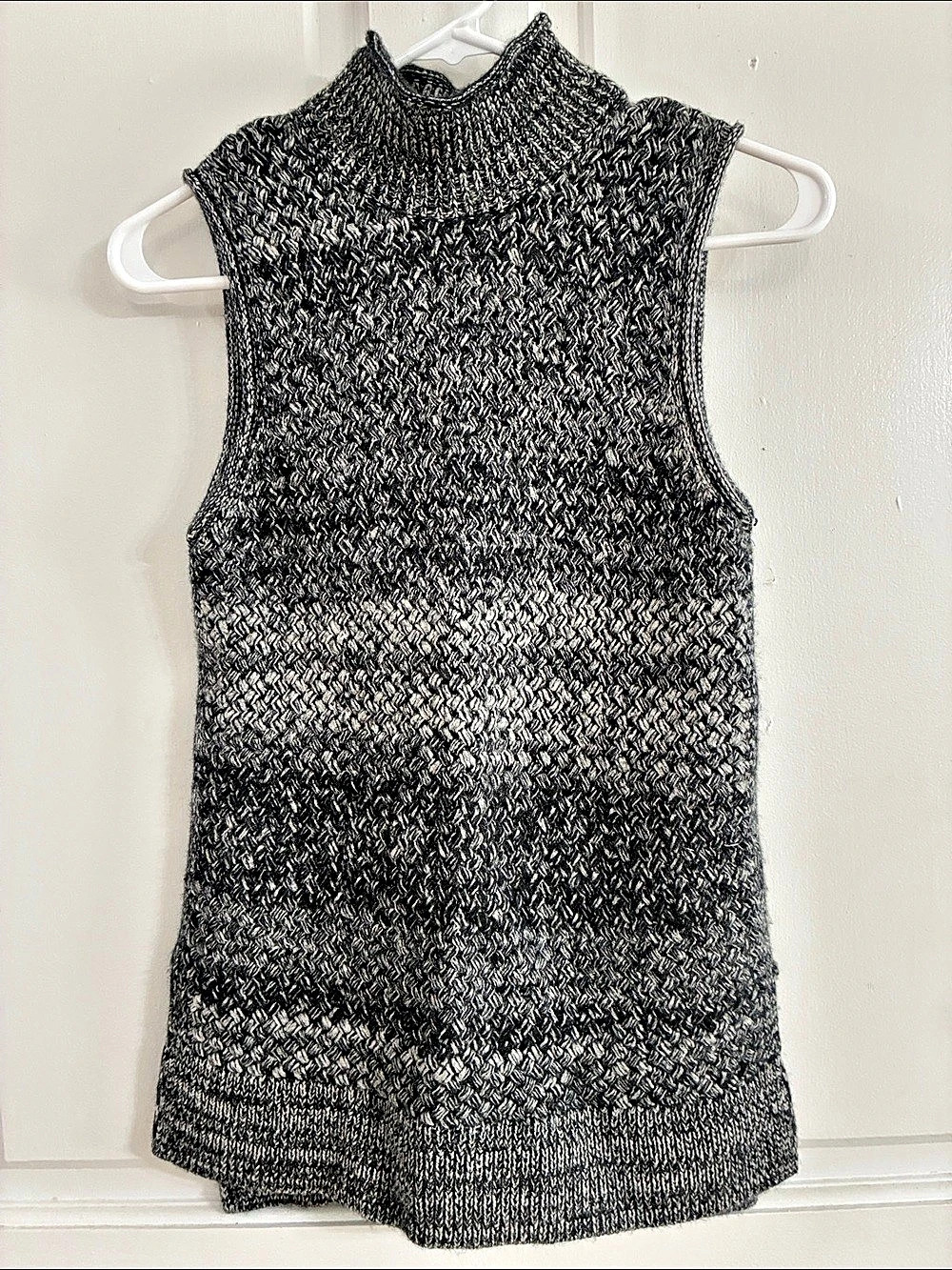 alice + olivia Sleeveless Mock Neck Sweater Gray & Black Medium